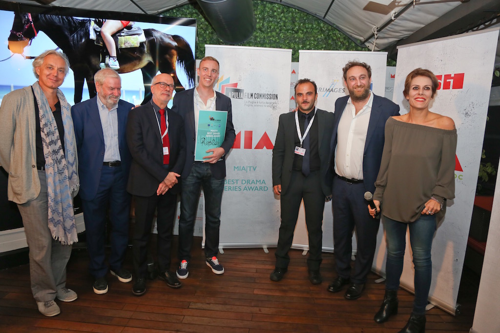 Consegna del MIA|TV Best Drama Series Award (Apulia Film Commission) a Replay